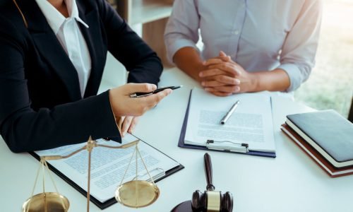 7.-que-estudia-el-derecho-administrativo-min-scaled